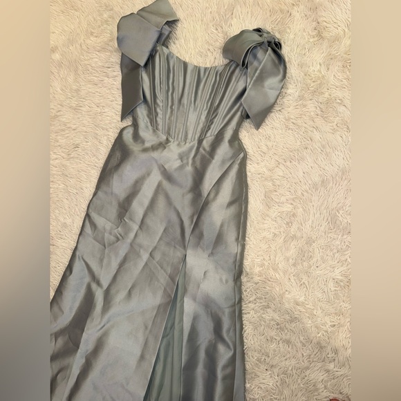 NEW Alfred Sung Off the Shoulder Bow Corset Satin
Trumpet Gown willow Sz 2 - Picture 5 of 8